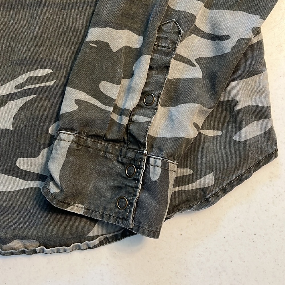 Camo Button Up - Picture 4 of 6